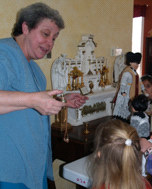 Mary Popps teaching about the Mass to children
